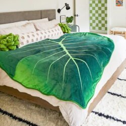 Alternative view of Realistic Giant Leaf Flannel Blanket